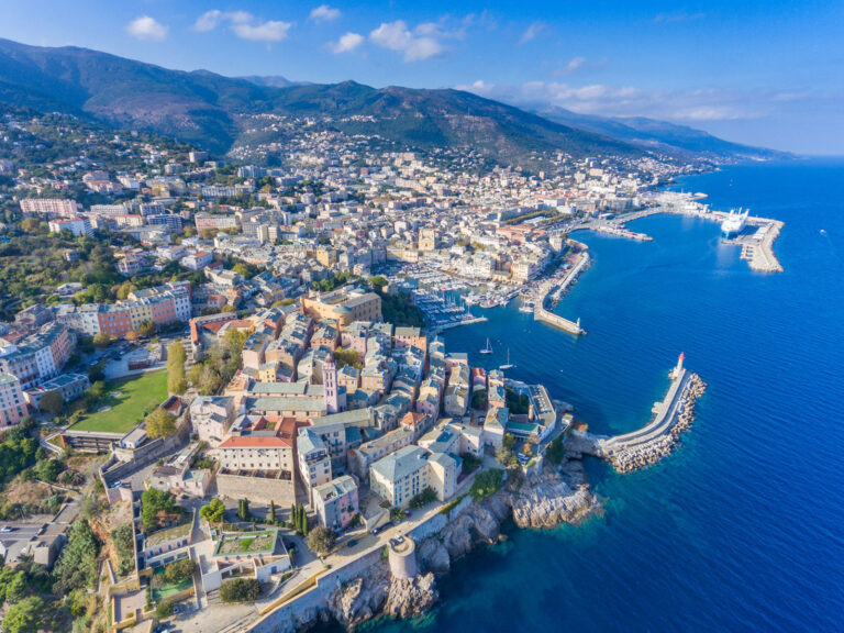 ARTISAN ZINGUEUR COUVREUR SUR BASTIA EN HAUTE CORSE