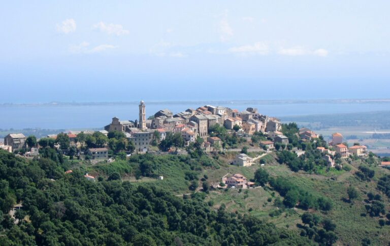 COUVREUR COUVERTURE Travaux de zinguerie et gouttières à Borgo