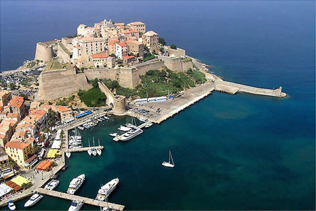 COUVREUR Travaux de zinguerie et gouttières à Calvi